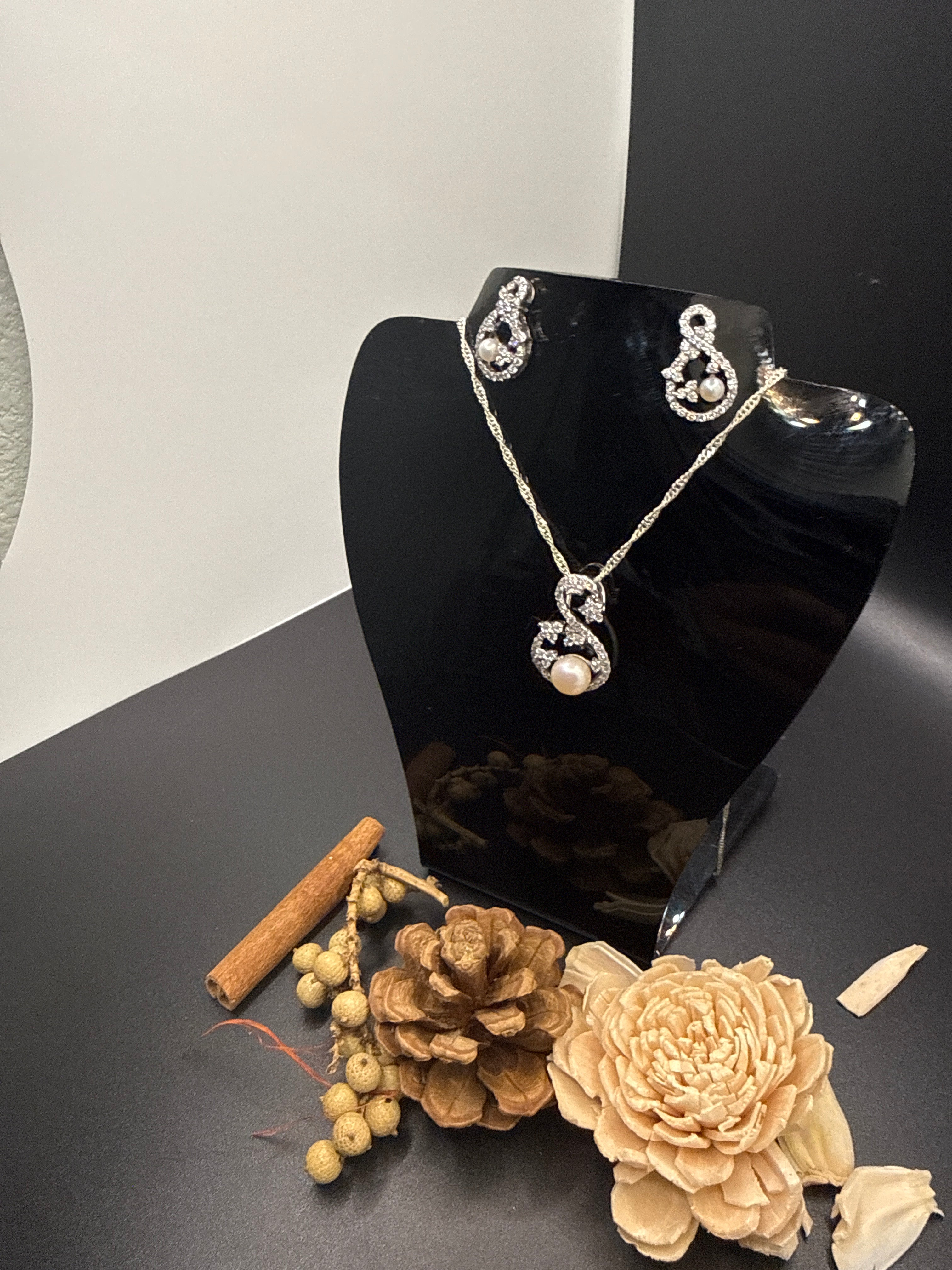 Pearl jewelry set plus chain
